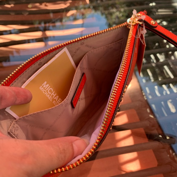 NWT Micheal Kors beautiful Brick Red wristlet. - Picture 4 of 5